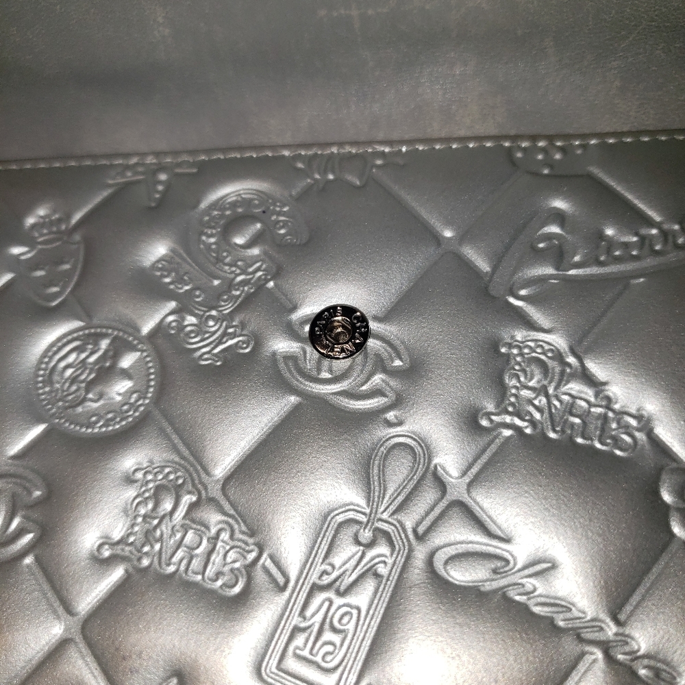 Chanel Wallet - Picture 8 of 16